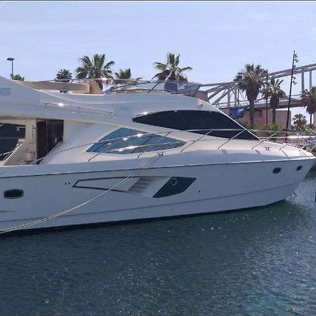 Yacht In Barcelona 호텔 산트 아드리아 데 베소스 외부 사진