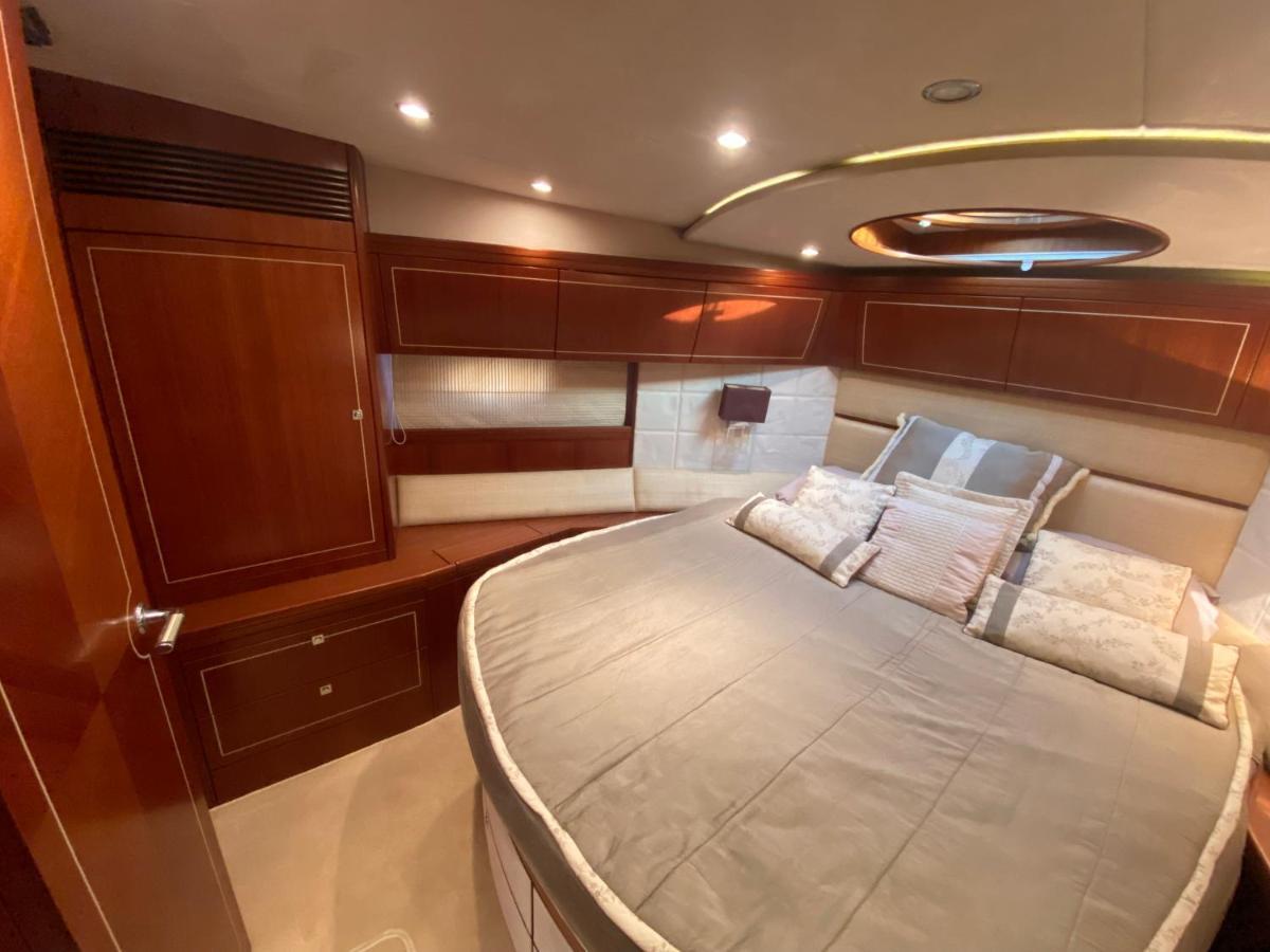 Yacht In Barcelona 호텔 산트 아드리아 데 베소스 외부 사진