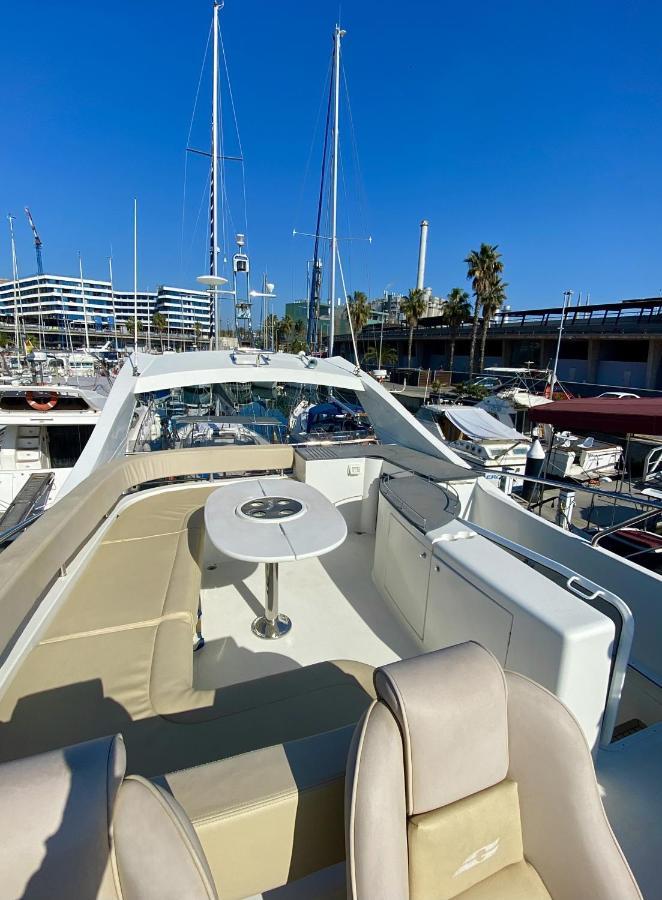 Yacht In Barcelona 호텔 산트 아드리아 데 베소스 외부 사진