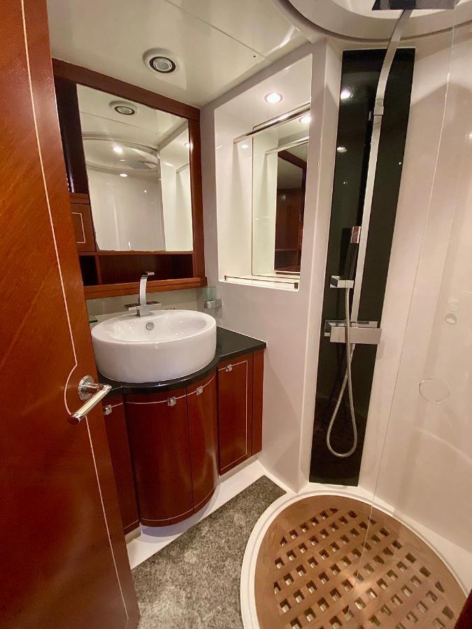 Yacht In Barcelona 호텔 산트 아드리아 데 베소스 외부 사진