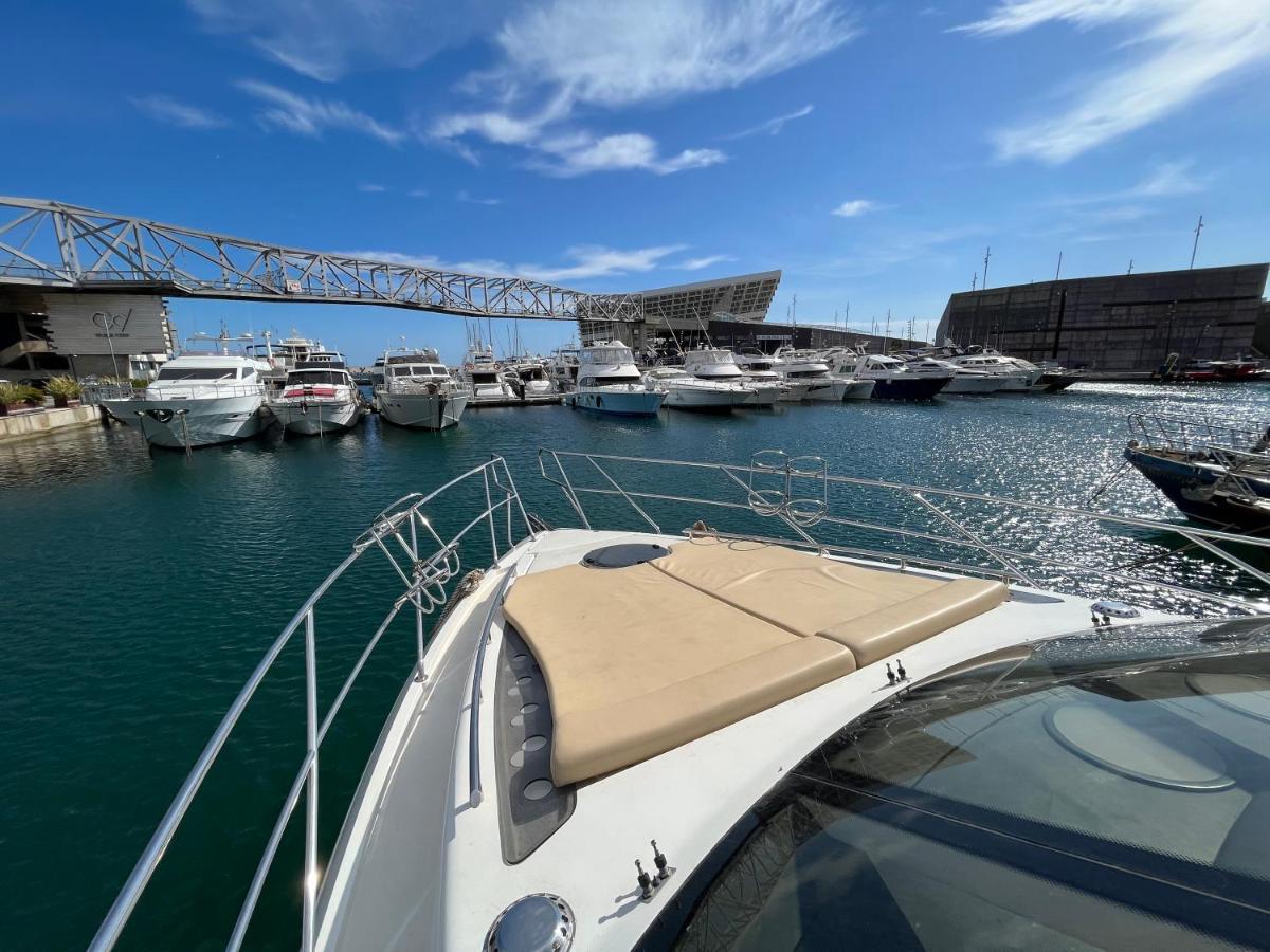 Yacht In Barcelona 호텔 산트 아드리아 데 베소스 외부 사진